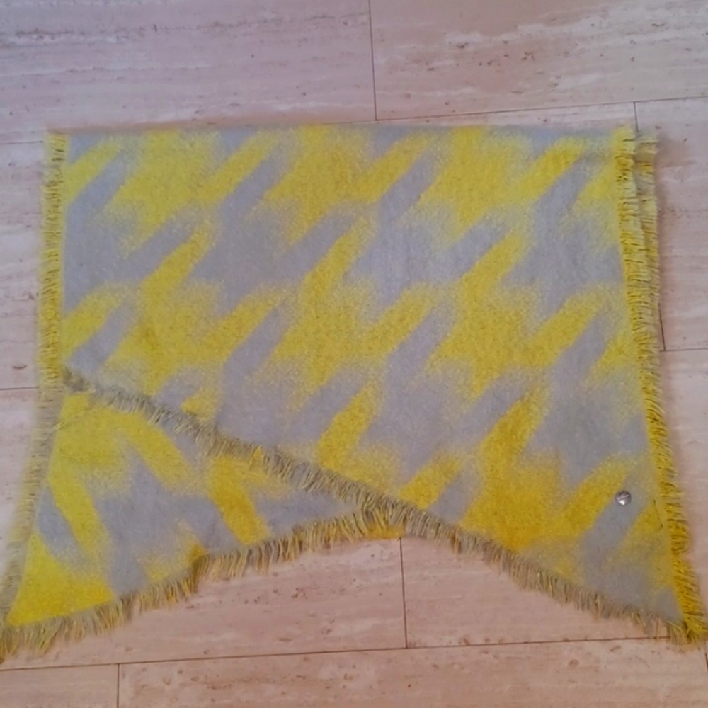 EXPRESS Oversized Fringed Blanket Wrap Scarf